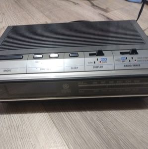 Vintage General Electric Radio & Alarm Clock